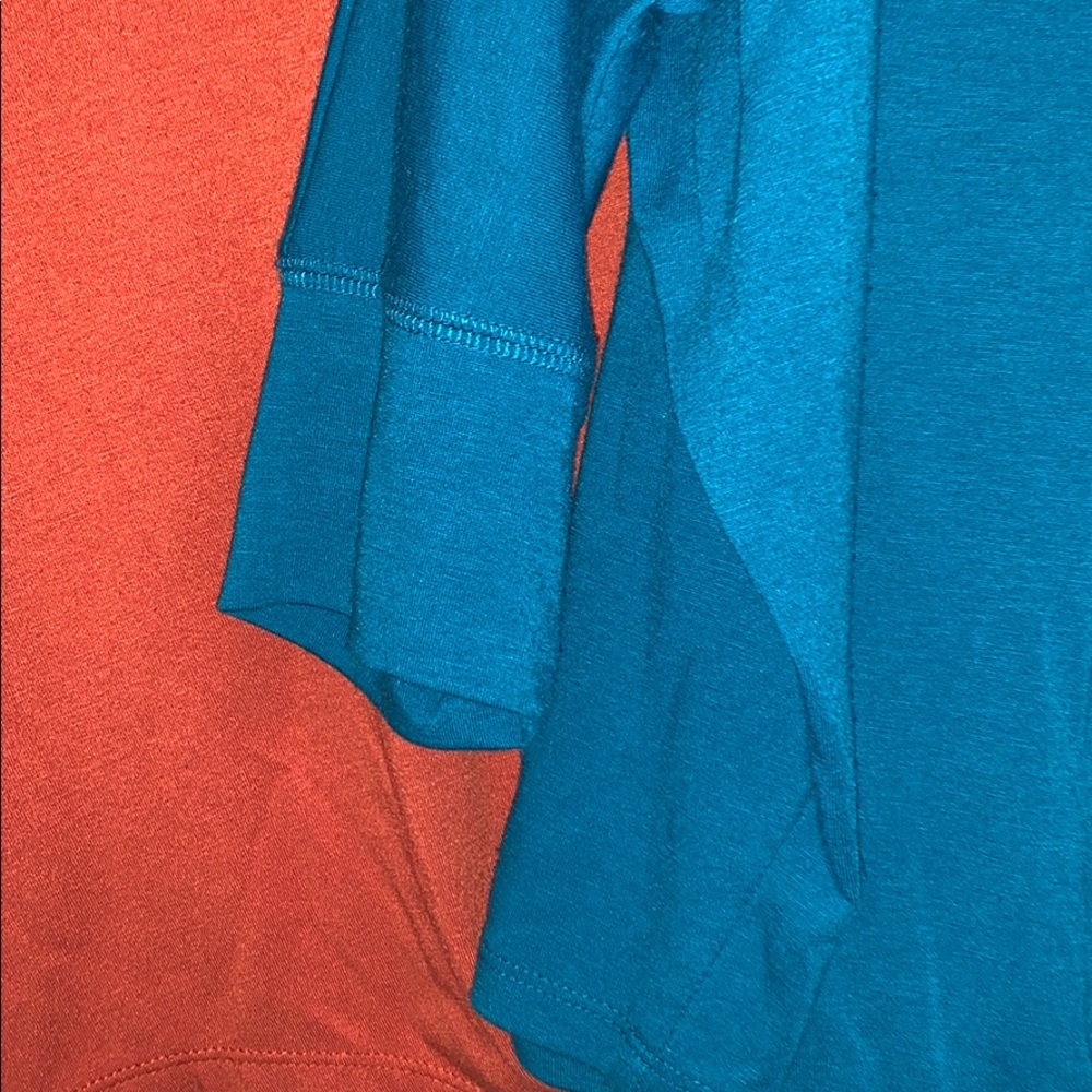 Tops - Picture 4 of 6